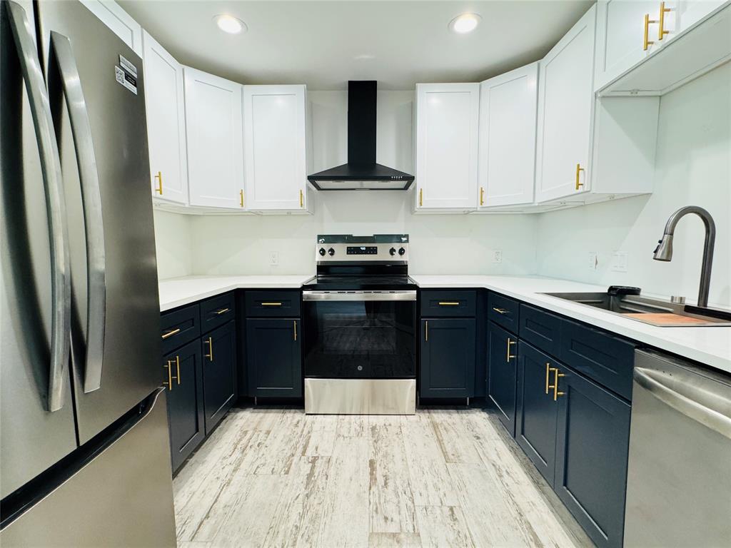 909 Silber Road 11