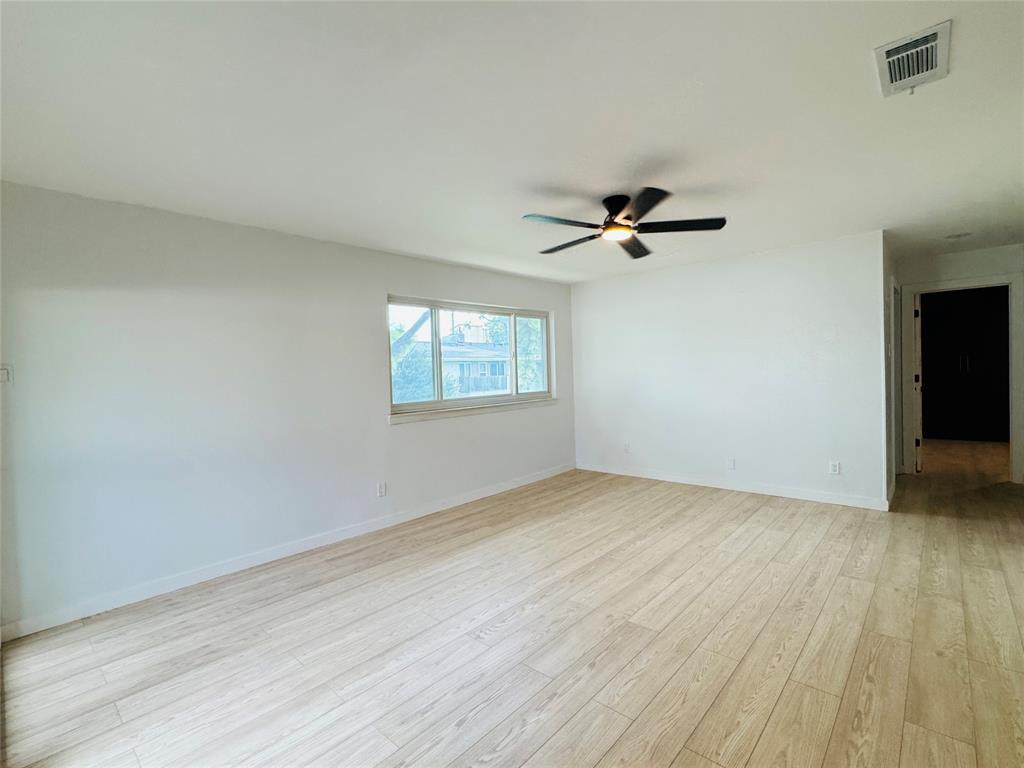 909 Silber Road 11