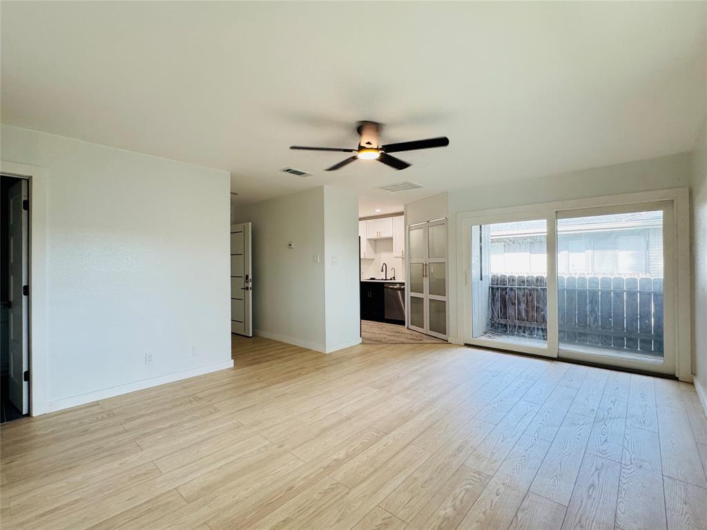 909 Silber Road 11