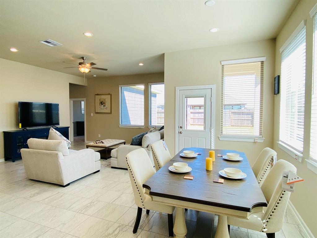4715 Purple Fountain Drive, Rosenberg, Texas image 6