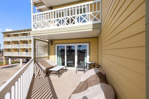 Condominium in Galveston TX 6300 Seawall Boulevard 16.jpg