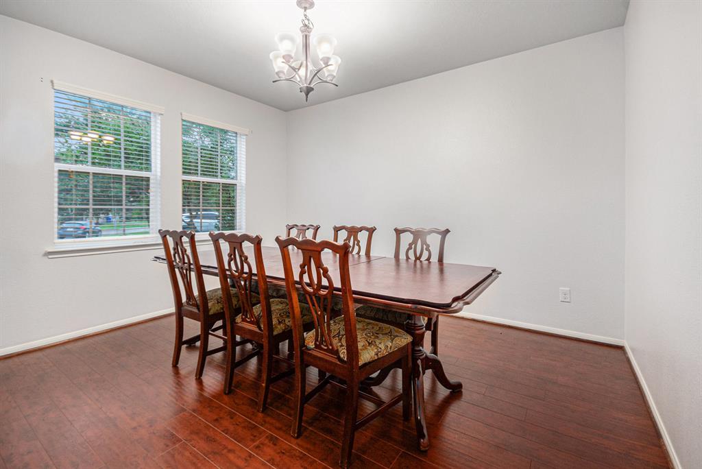8335 Mandalay Bay Drive, Baytown, Texas image 5