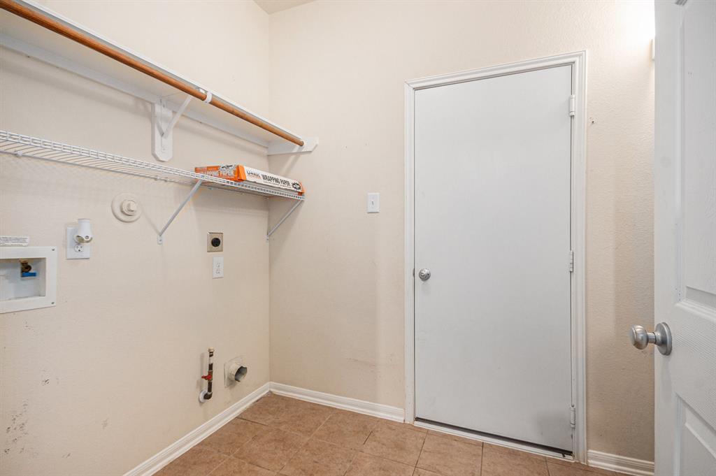 8335 Mandalay Bay Drive, Baytown, Texas image 24