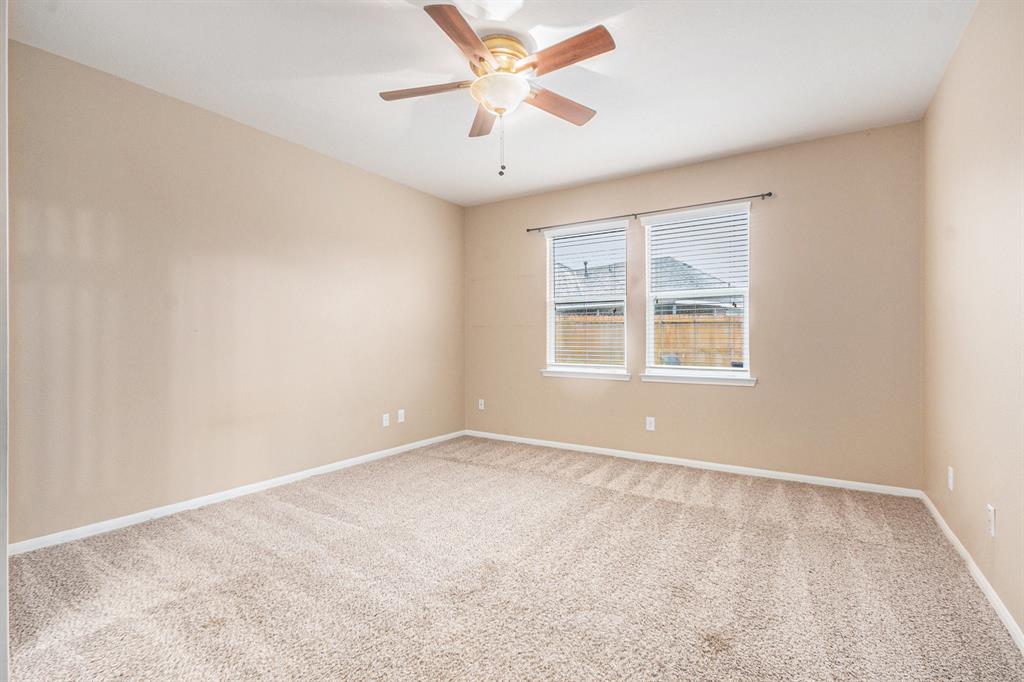 8335 Mandalay Bay Drive, Baytown, Texas image 14