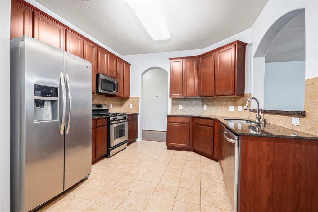 8335 Mandalay Bay Drive, Baytown, Texas image 11