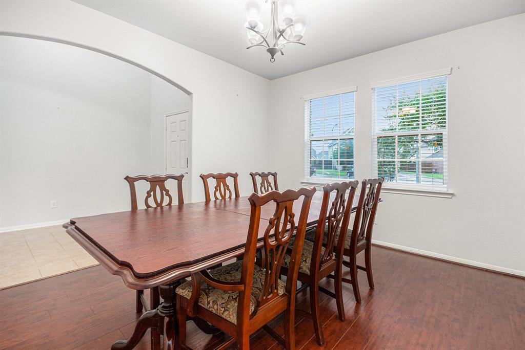 8335 Mandalay Bay Drive, Baytown, Texas image 6