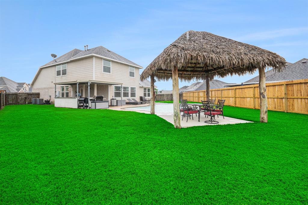 8335 Mandalay Bay Drive, Baytown, Texas image 30