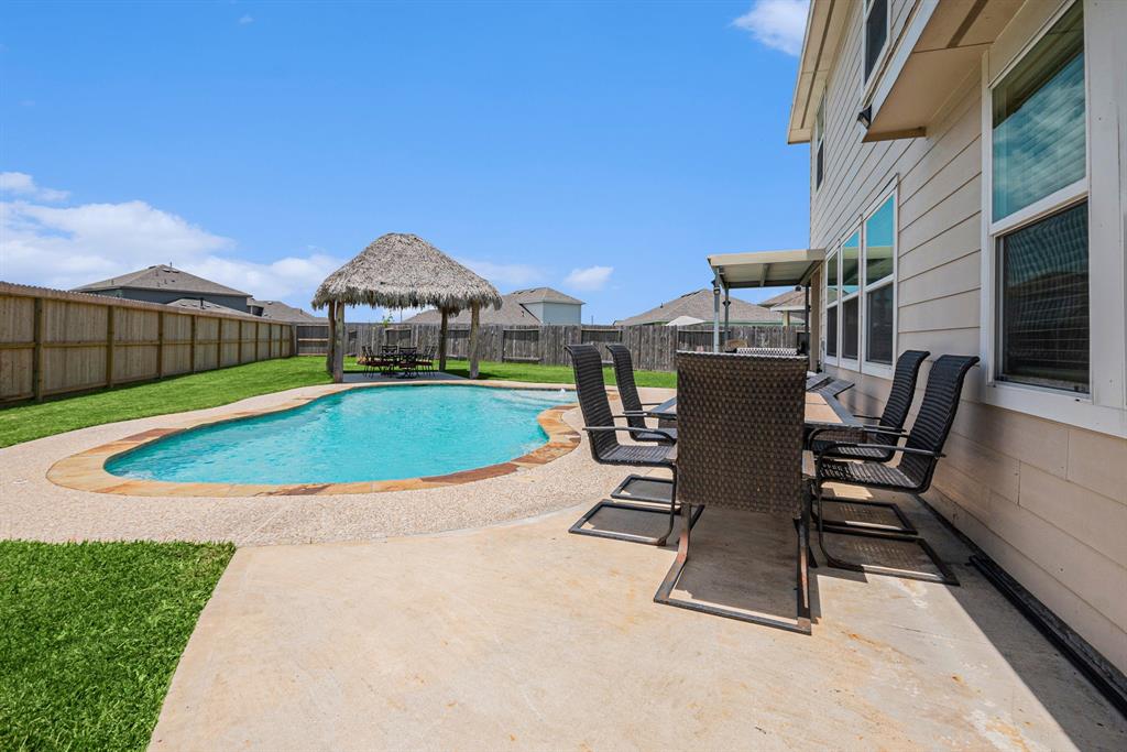 8335 Mandalay Bay Drive, Baytown, Texas image 34