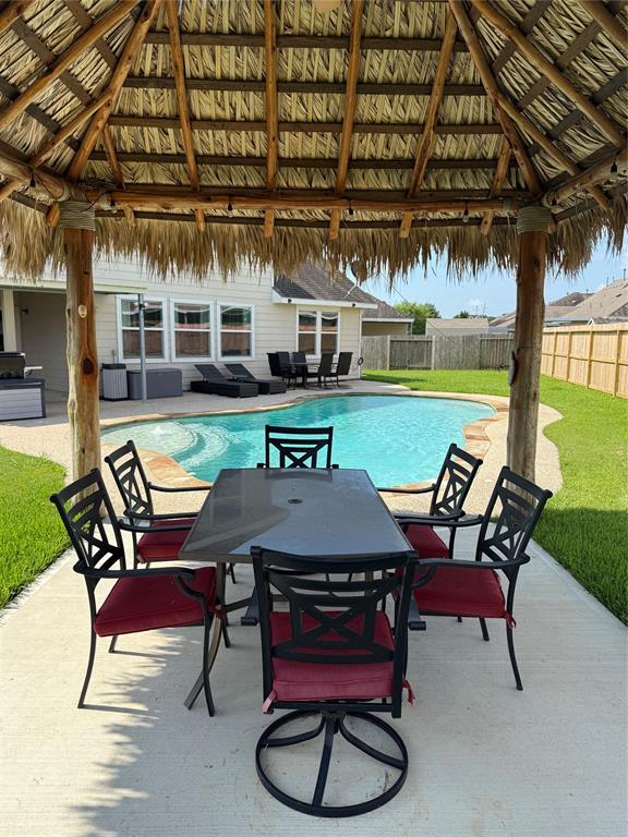 8335 Mandalay Bay Drive, Baytown, Texas image 25