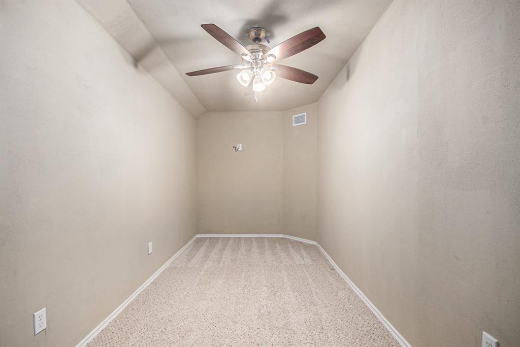 8335 Mandalay Bay Drive, Baytown, Texas image 23