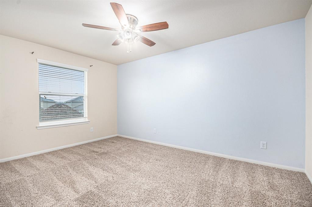 8335 Mandalay Bay Drive, Baytown, Texas image 18