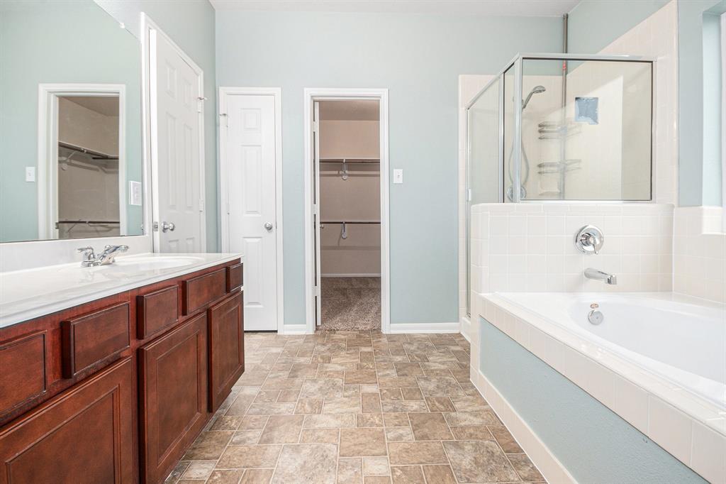 8335 Mandalay Bay Drive, Baytown, Texas image 15