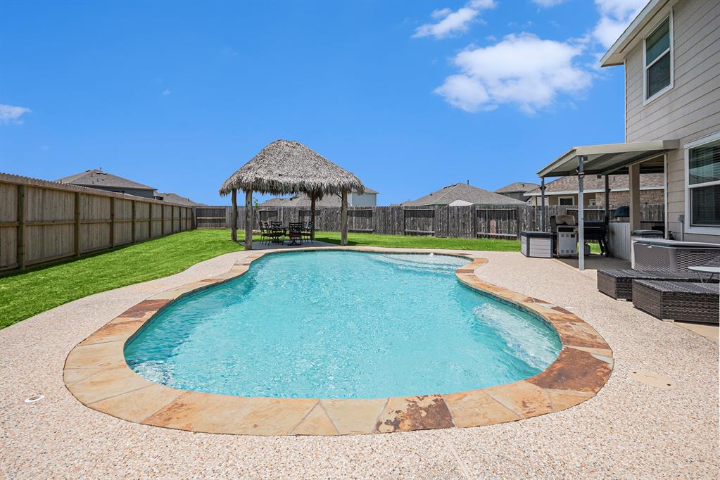 8335 Mandalay Bay Drive, Baytown, Texas image 35