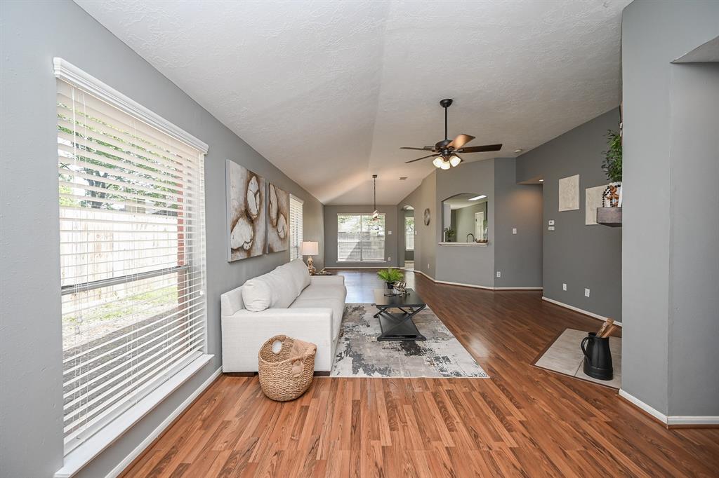 10718 Twin Circles Drive, Montgomery, Texas image 3