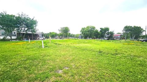 Photo of 2375 Avenue D, San Leon, TX 77539 (MLS # 470449)