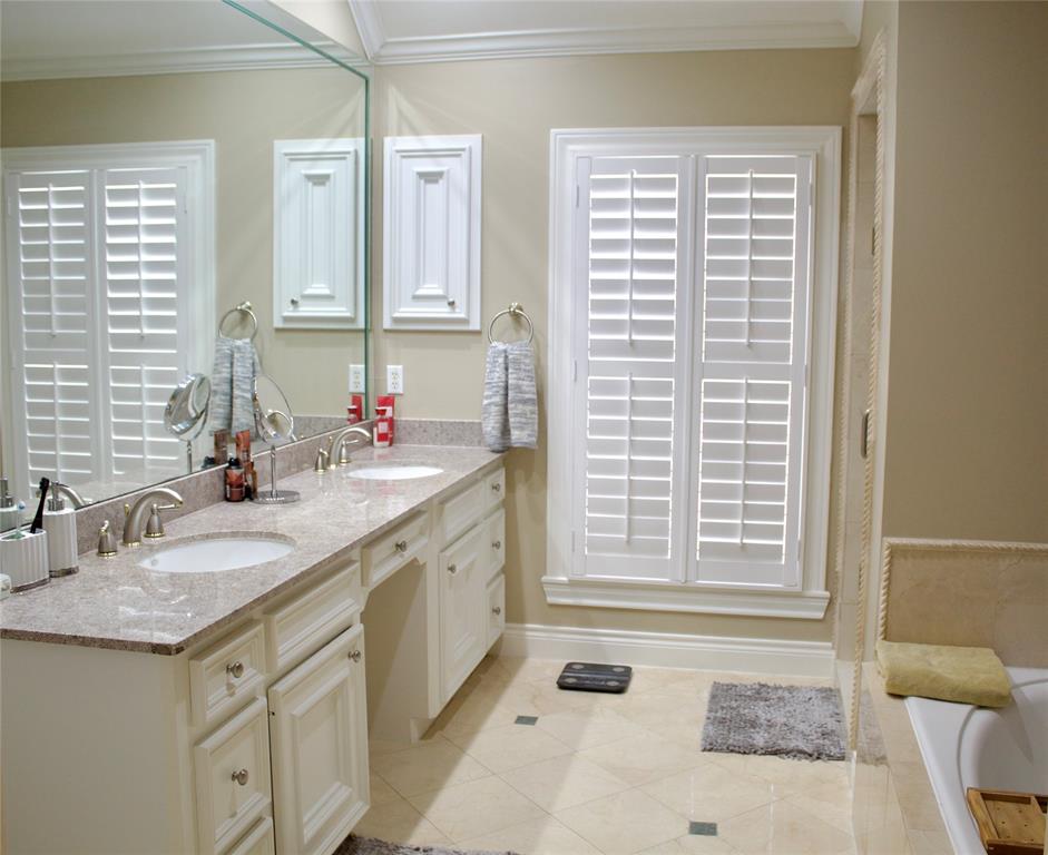 184 Oak Place Drive, Houston, Texas image 13