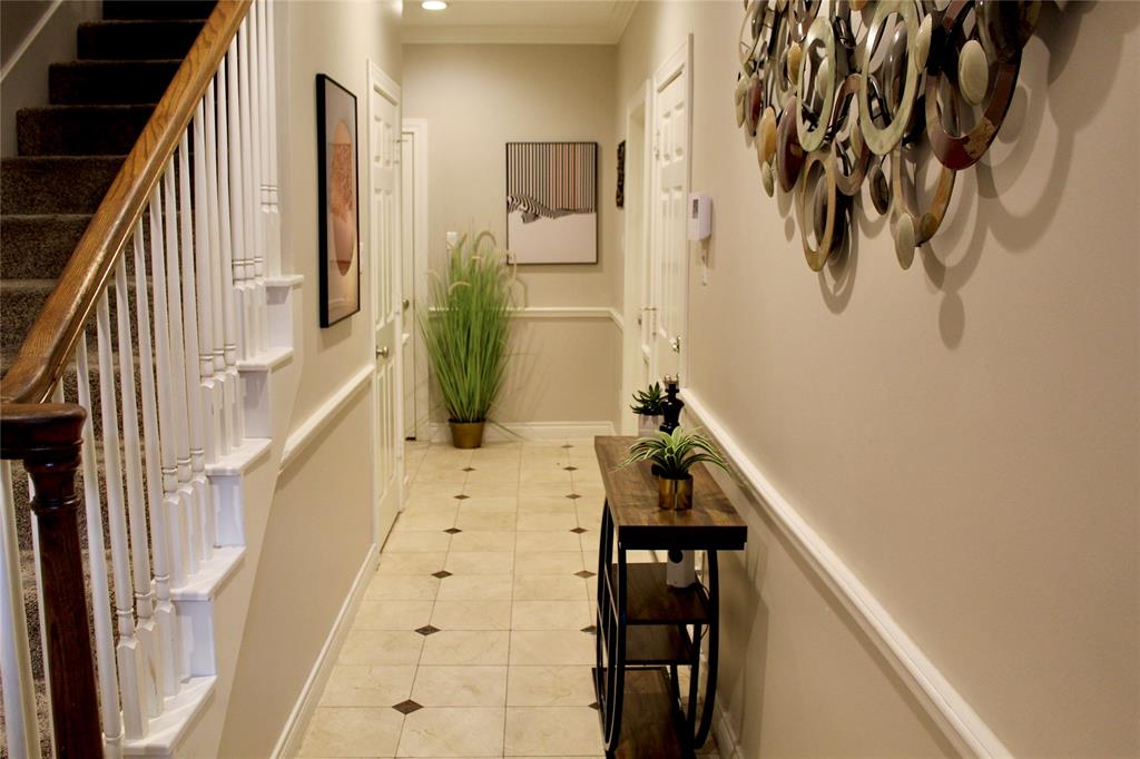 184 Oak Place Drive, Houston, Texas image 3