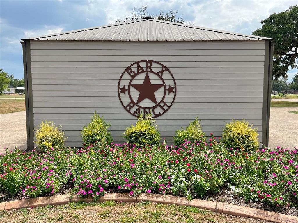 224 Cripple Creek Lane, Angleton, Texas image 6