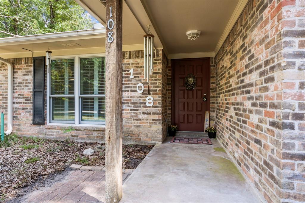 108 Hereford Drive, Conroe, Texas image 4