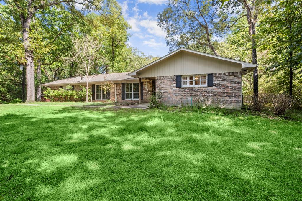 108 Hereford Drive, Conroe, Texas image 2