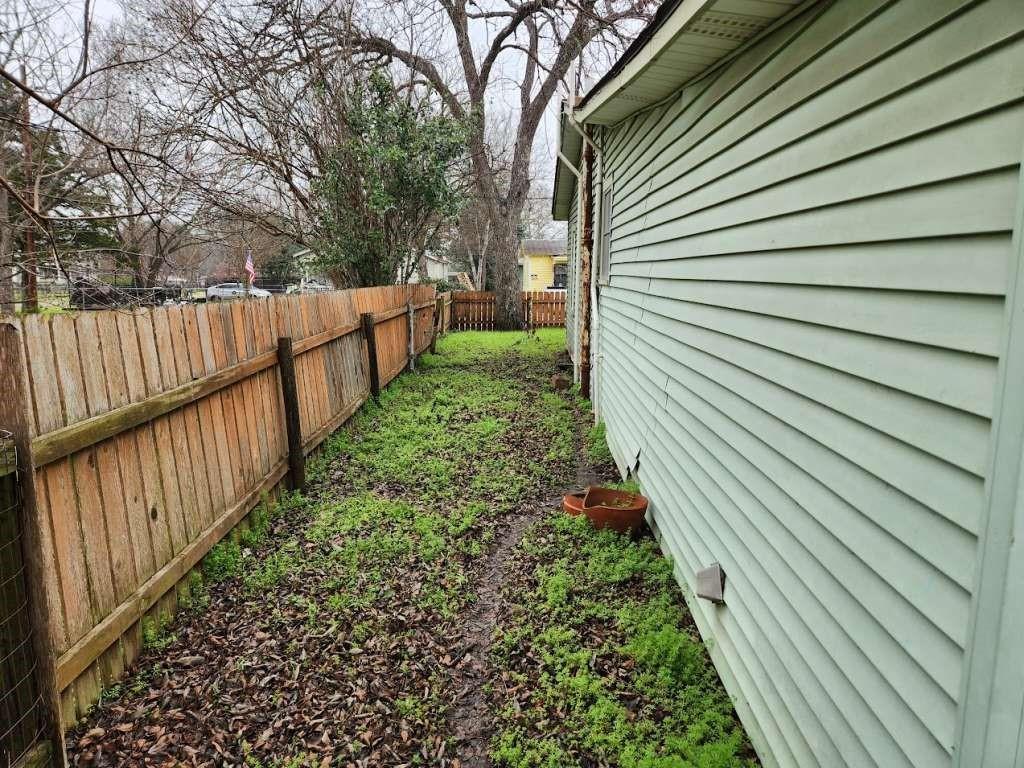 604 Juarez Street, Lockhart, Texas image 3