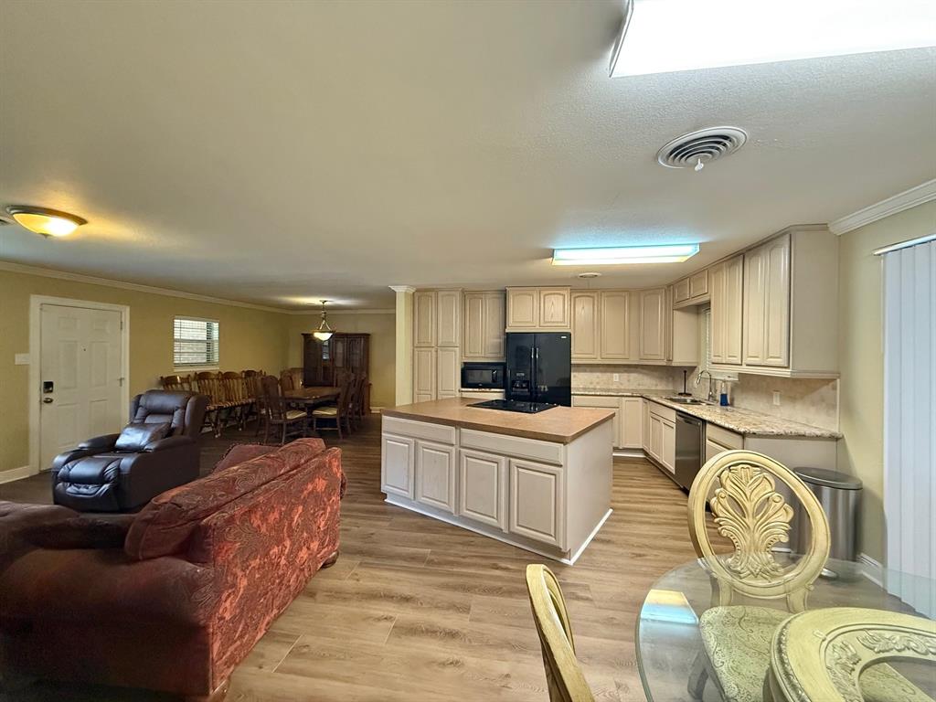62 W Harding Circle, Pinehurst, Texas image 9