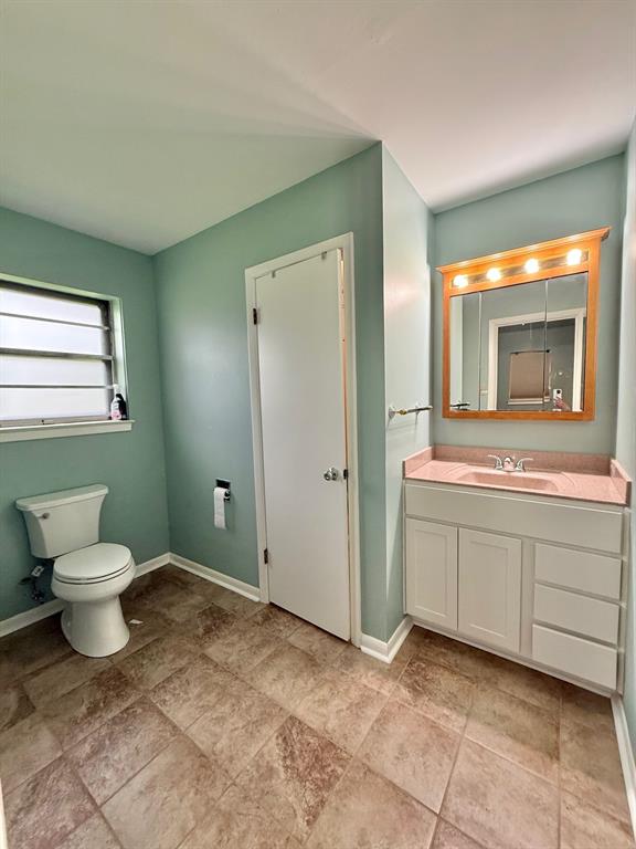 62 W Harding Circle, Pinehurst, Texas image 16