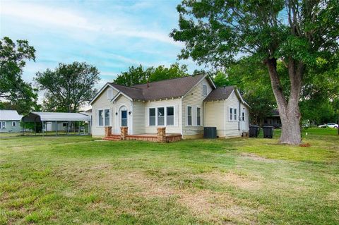 A home in Schulenburg