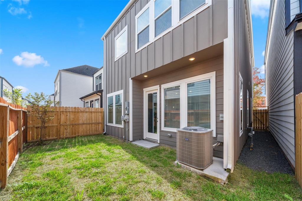 8466 Berry Green Lane, Houston, Texas image 29