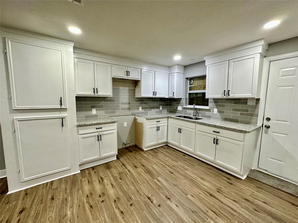10210 Ashville Drive, Houston, Texas image 2