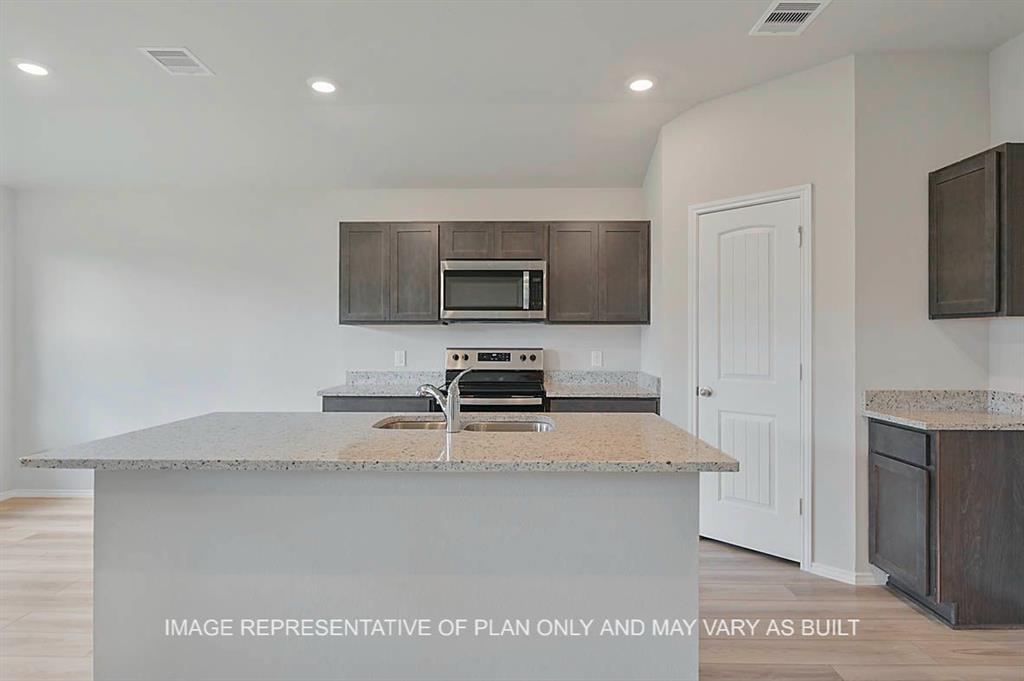 103 Rockbridge Drive, Huntsville, Texas image 2