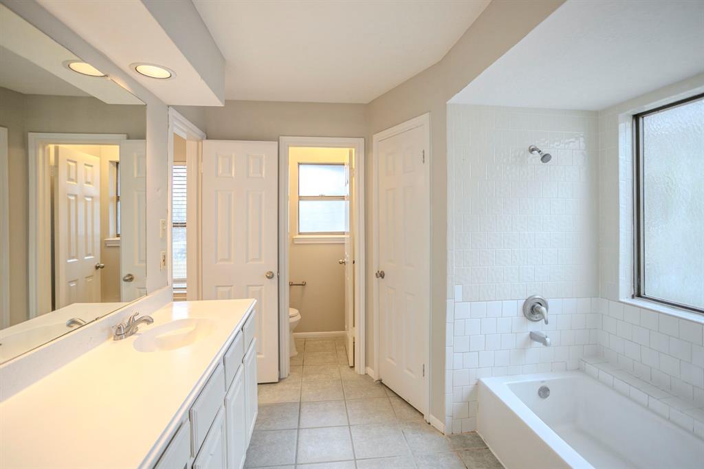 8207 Green Devon Drive, Houston, Texas image 26