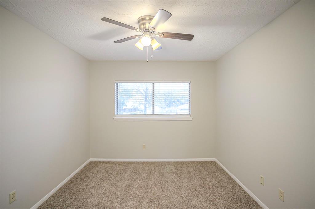 8207 Green Devon Drive, Houston, Texas image 35