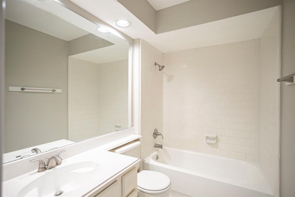 8207 Green Devon Drive, Houston, Texas image 30