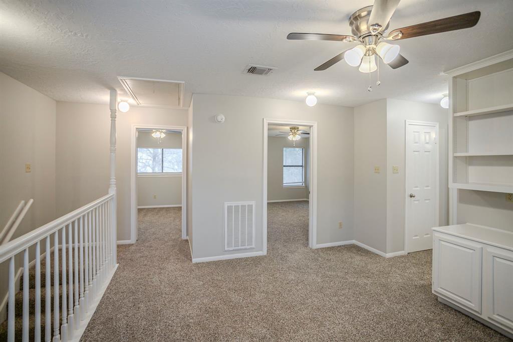 8207 Green Devon Drive, Houston, Texas image 34