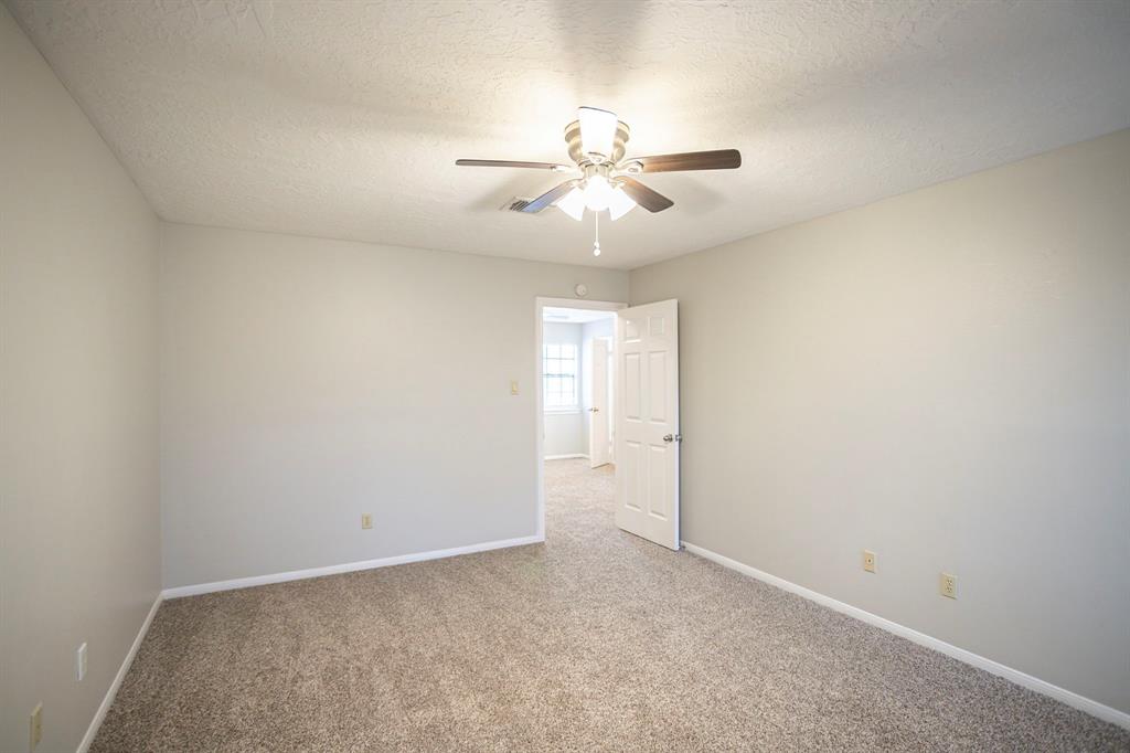 8207 Green Devon Drive, Houston, Texas image 23
