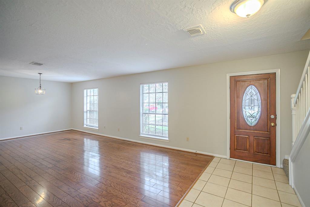 8207 Green Devon Drive, Houston, Texas image 5