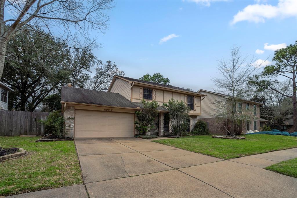 8207 Green Devon Drive, Houston, Texas image 3