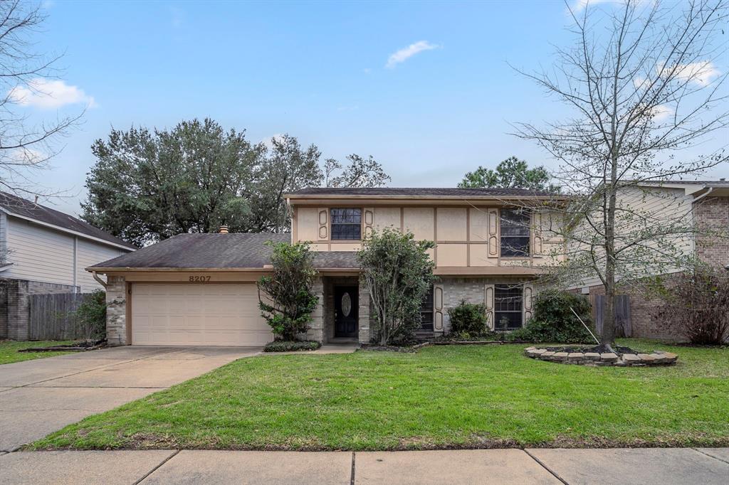 8207 Green Devon Drive, Houston, Texas image 2