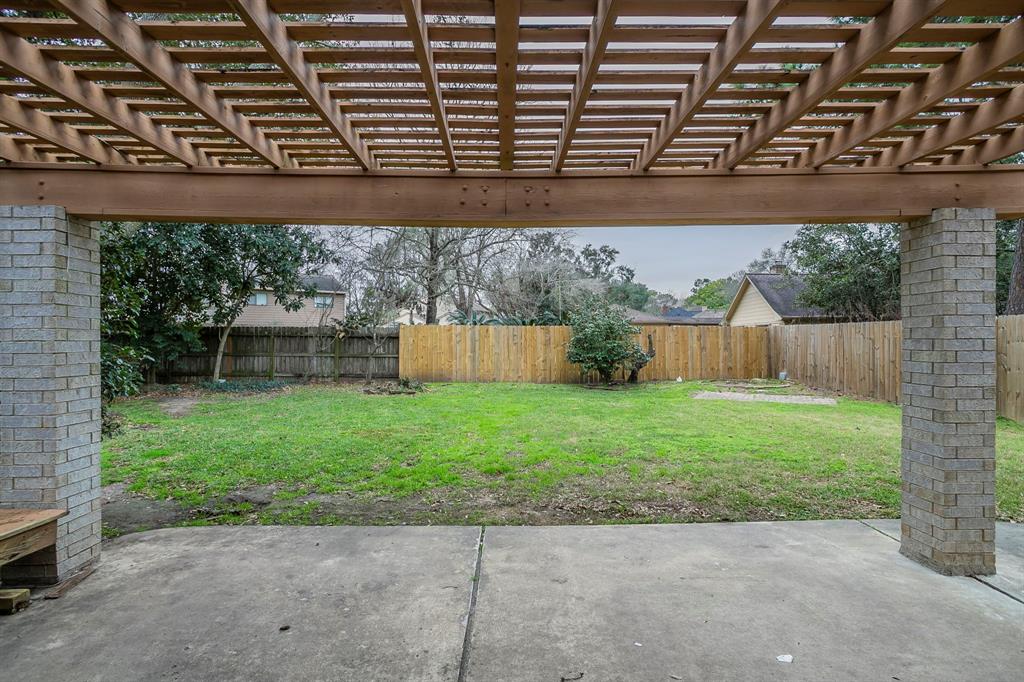 8207 Green Devon Drive, Houston, Texas image 37
