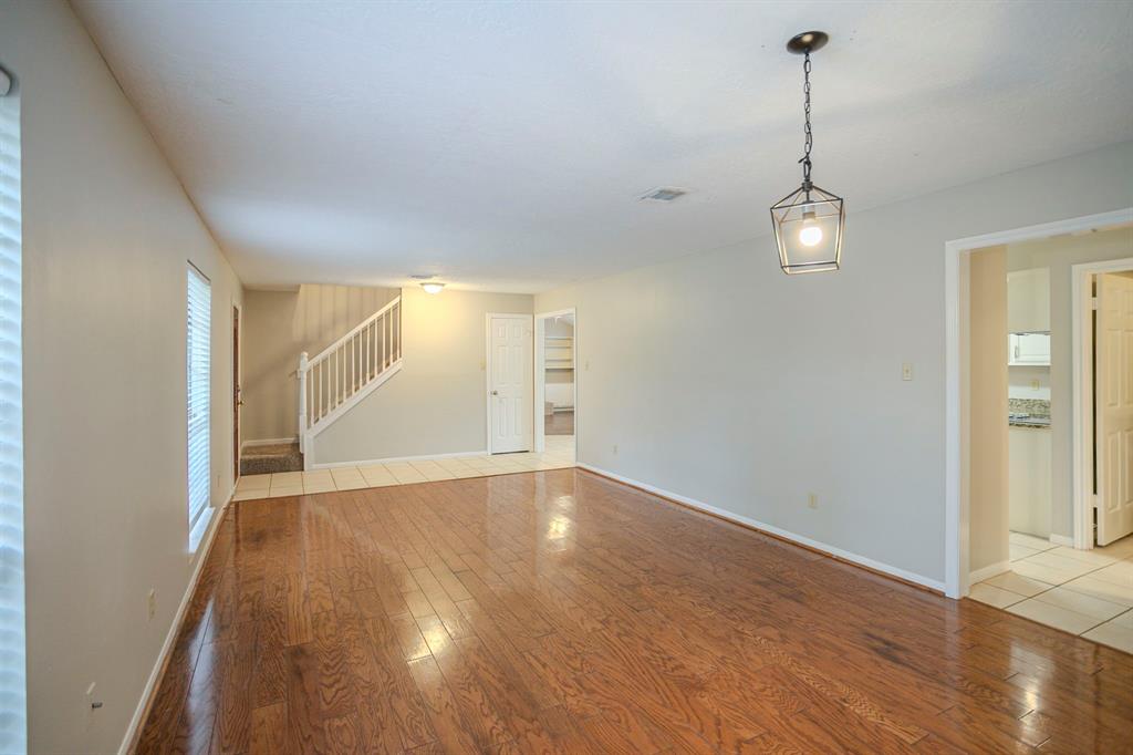 8207 Green Devon Drive, Houston, Texas image 8