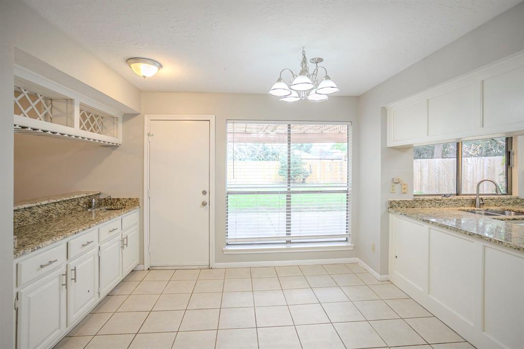 8207 Green Devon Drive, Houston, Texas image 15