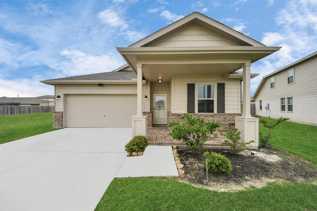 503 Thunder Cloud Drive, Baytown, Texas image 2