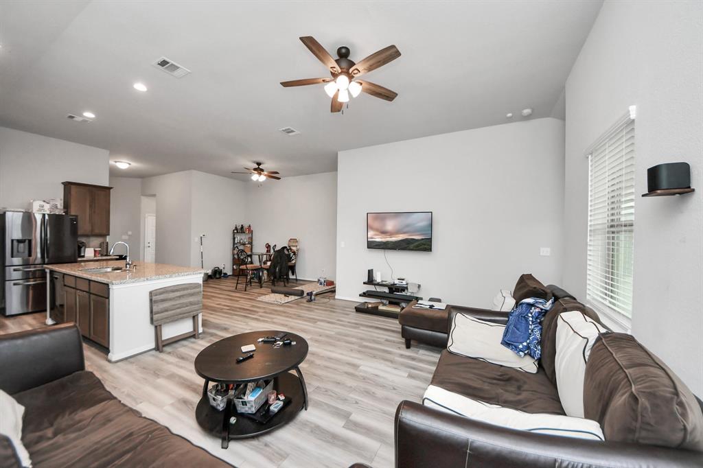503 Thunder Cloud Drive, Baytown, Texas image 9