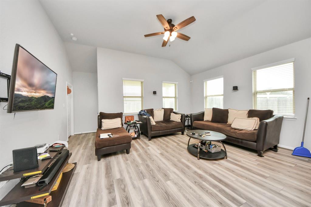 503 Thunder Cloud Drive, Baytown, Texas image 8