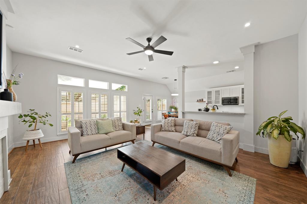3718 Paigewood Drive, Pearland, Texas image 11