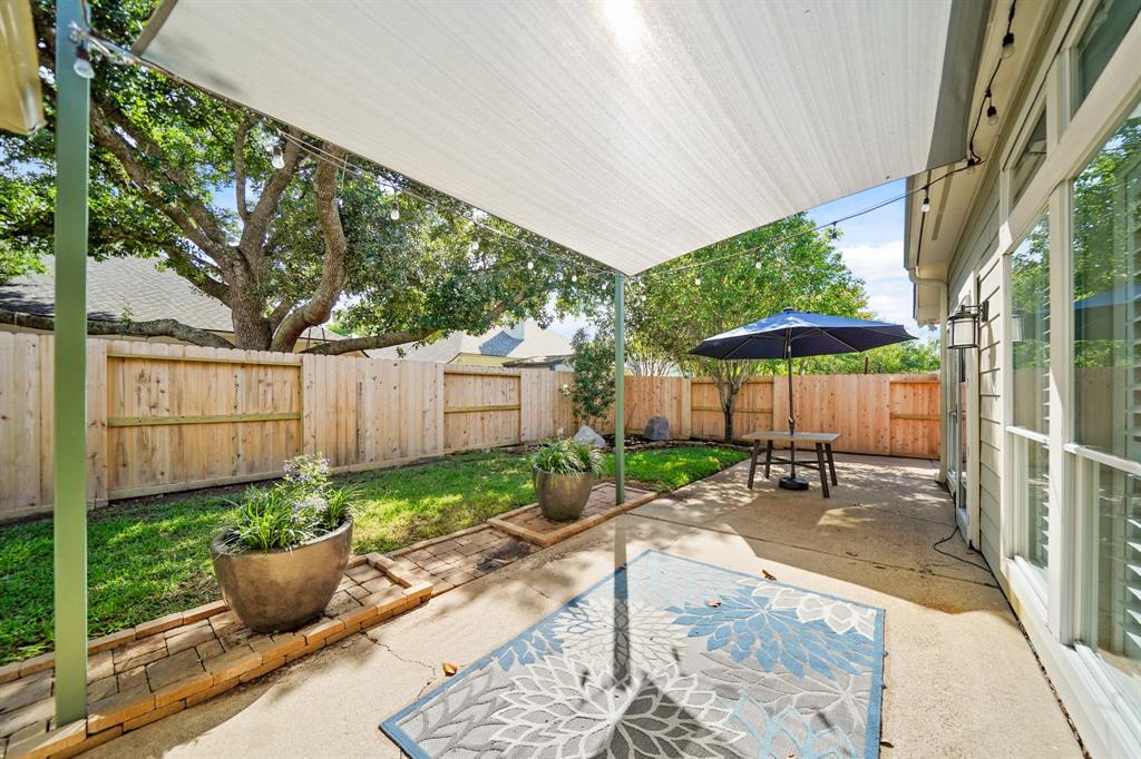 3718 Paigewood Drive, Pearland, Texas image 35
