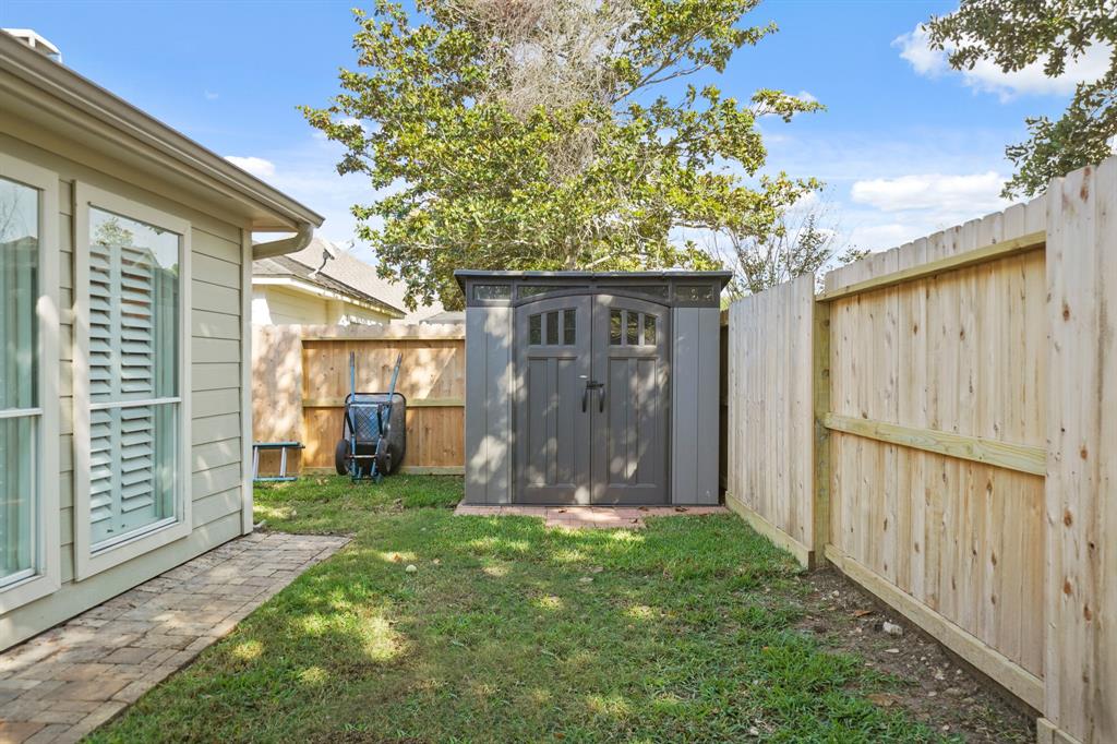 3718 Paigewood Drive, Pearland, Texas image 38