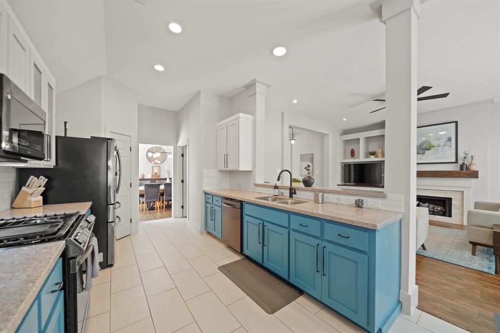 3718 Paigewood Drive, Pearland, Texas image 16