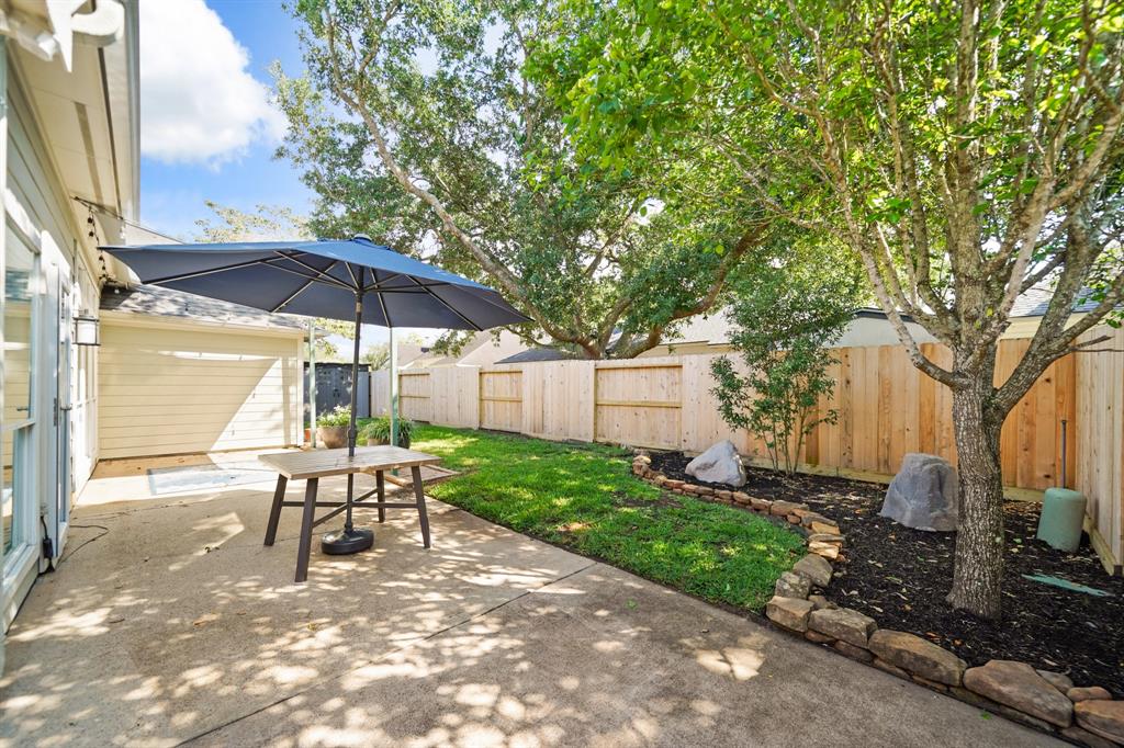 3718 Paigewood Drive, Pearland, Texas image 33